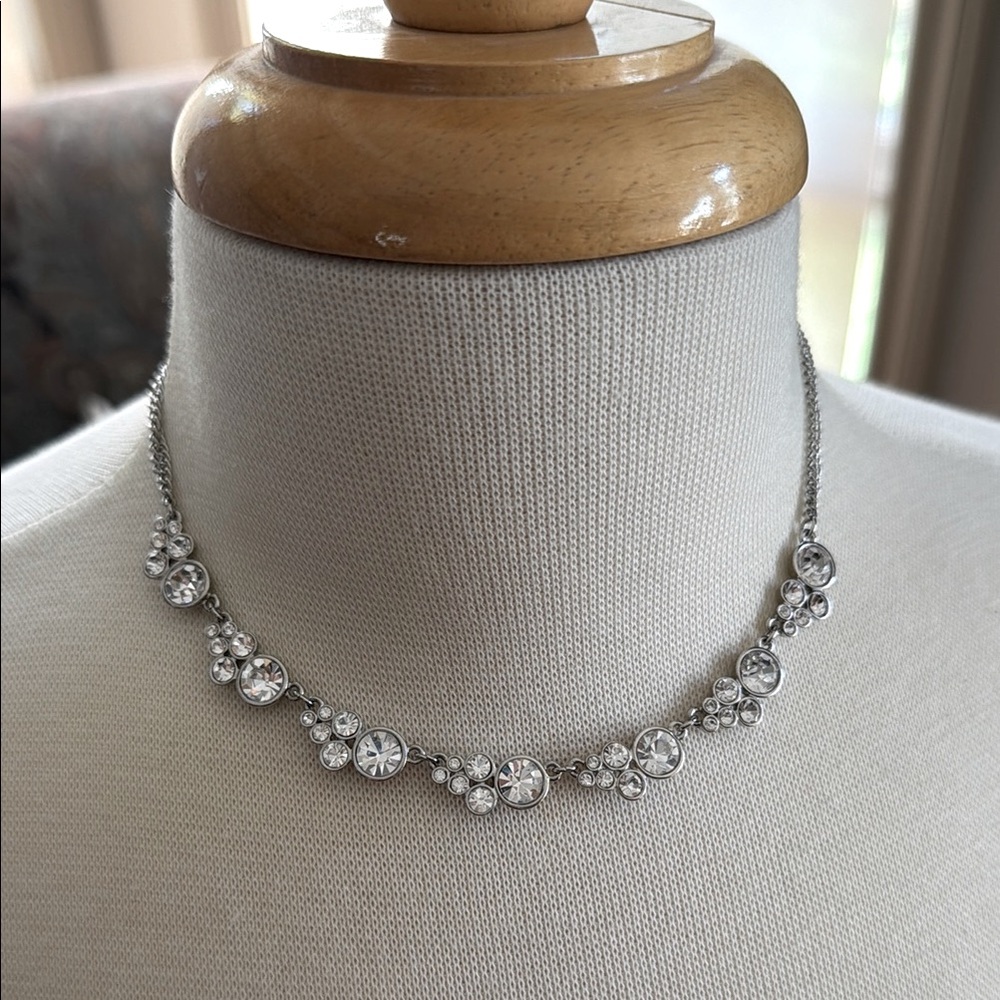 Elegant Silver Necklace with Crystal Accents
